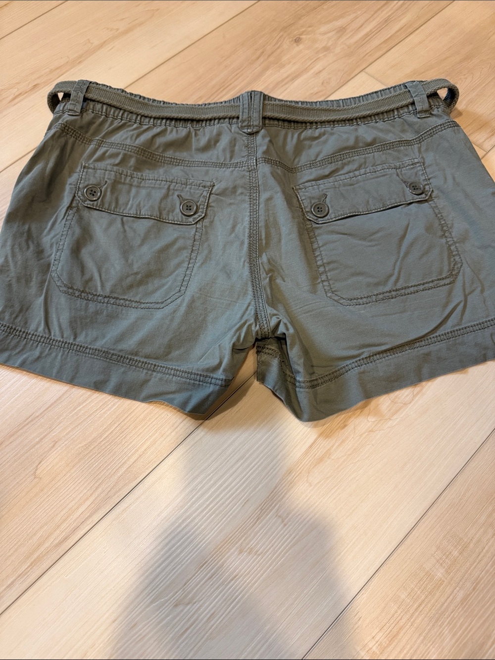 Women's Utility Pocket Shorts in Olive Green